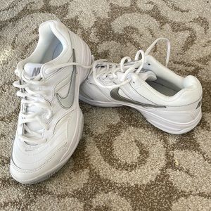 Size 8 womens white nike court lite shoes
